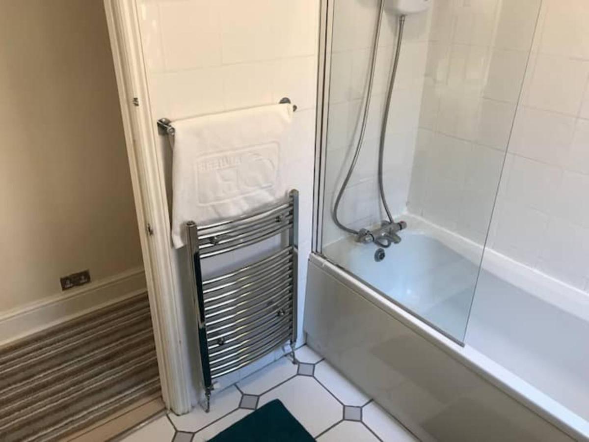 Homestay Private King En-suite Bedroom Close To Mediacityuk/old Trafford Manchester