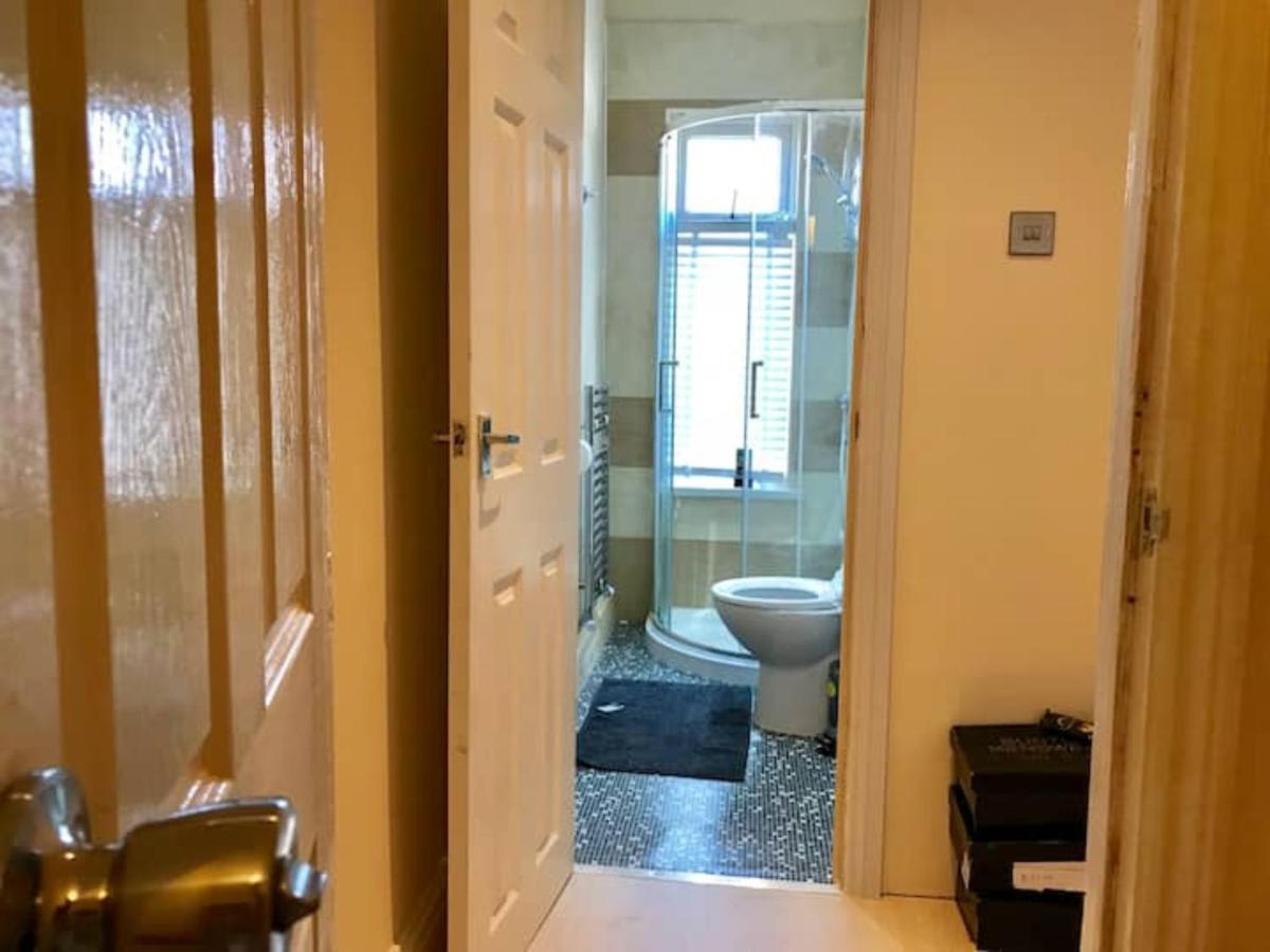 Private King En-suite Bedroom Close To Mediacityuk/old Trafford Manchester