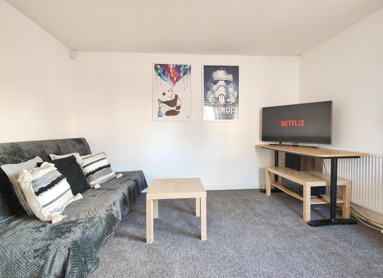 The Metcombe - With Free Parking 10 Minutes Walk To Etihad Stadium & Coop Live Arena