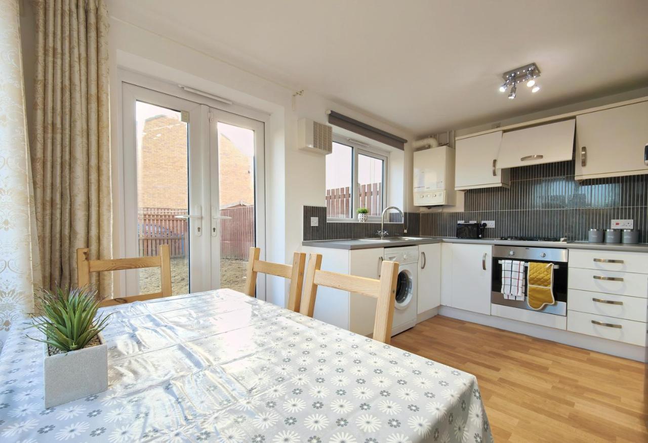 Holiday home The Metcombe - With Free Parking 10 Minutes Walk To Etihad Stadium & Coop Live Arena