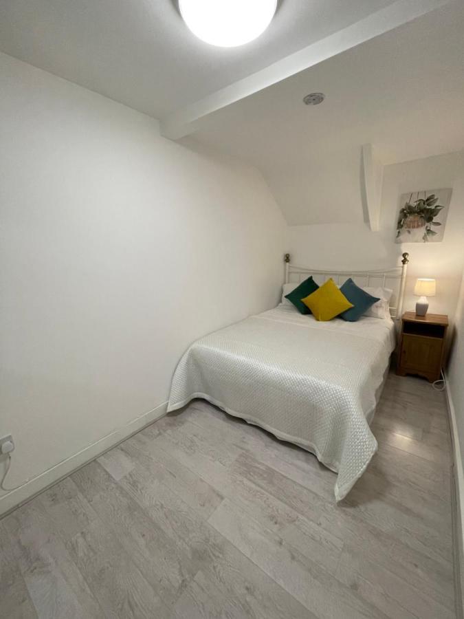 The Crescent, Flat 1 - Stockport, Apartment *