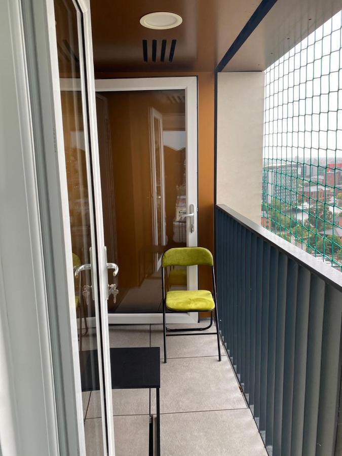 Luxury 2 Bedroom En-suite Balcony Views Apartment