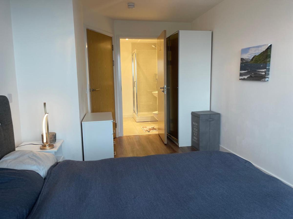 Apartment Luxury 2 Bedroom En-suite Balcony Views Manchester