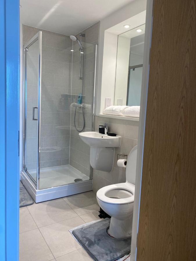 Luxury 2 Bedroom En-suite Balcony Views Apartment Manchester