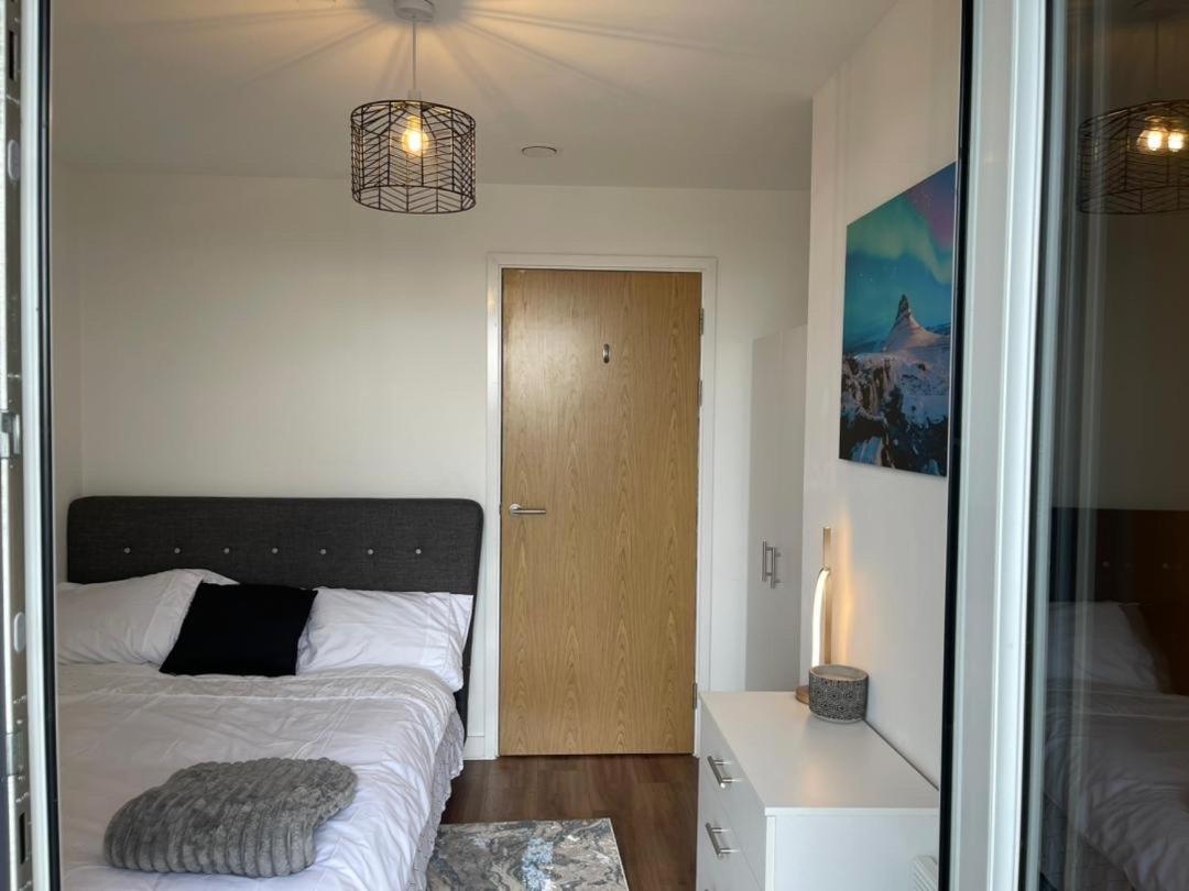 Luxury 2 Bedroom En-suite Balcony Views *