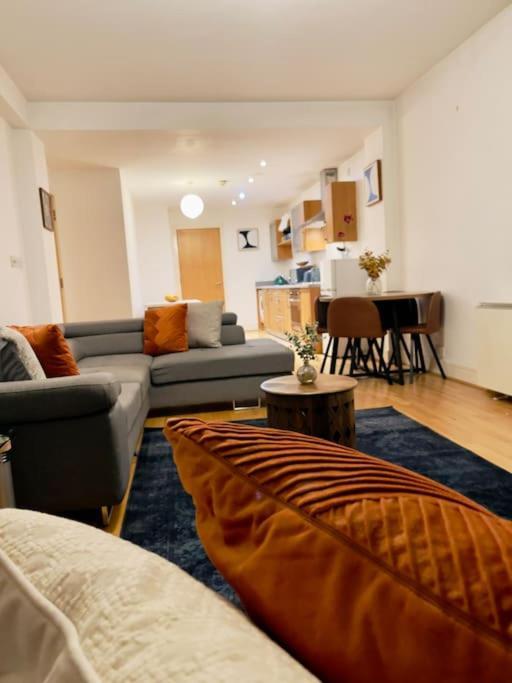 Beautiful Open Plan Living! *