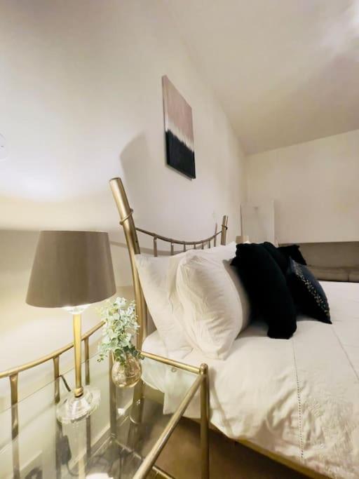 Beautiful Open Plan Living! Apartment