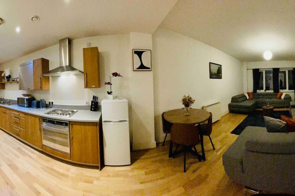 Beautiful Open Plan Living!