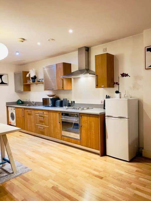 Beautiful Open Plan Living! Apartment