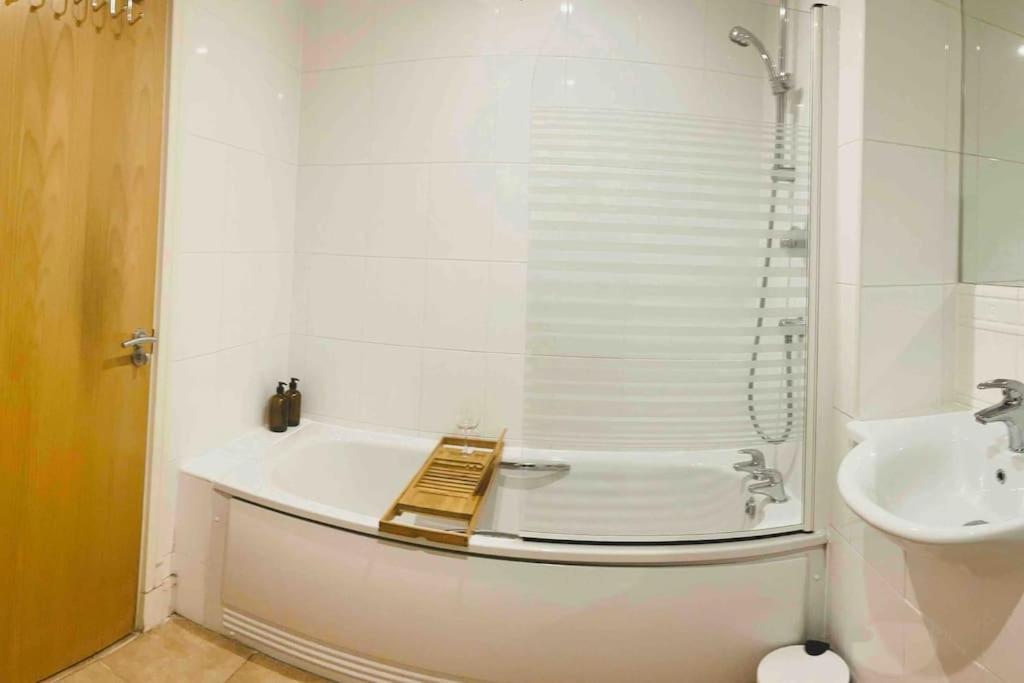Beautiful Open Plan Living! Apartment *