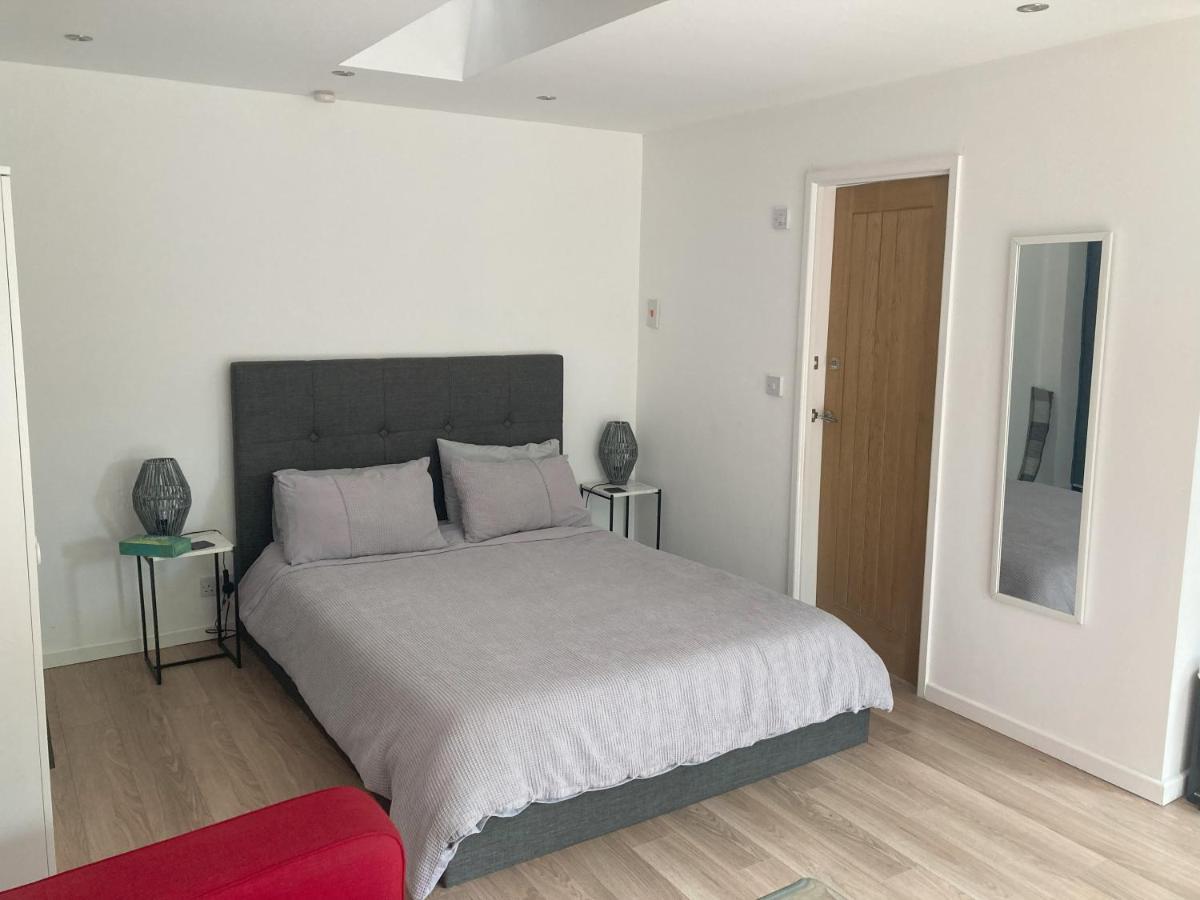Beautiful Detached Private Annex In Great Location Manchester