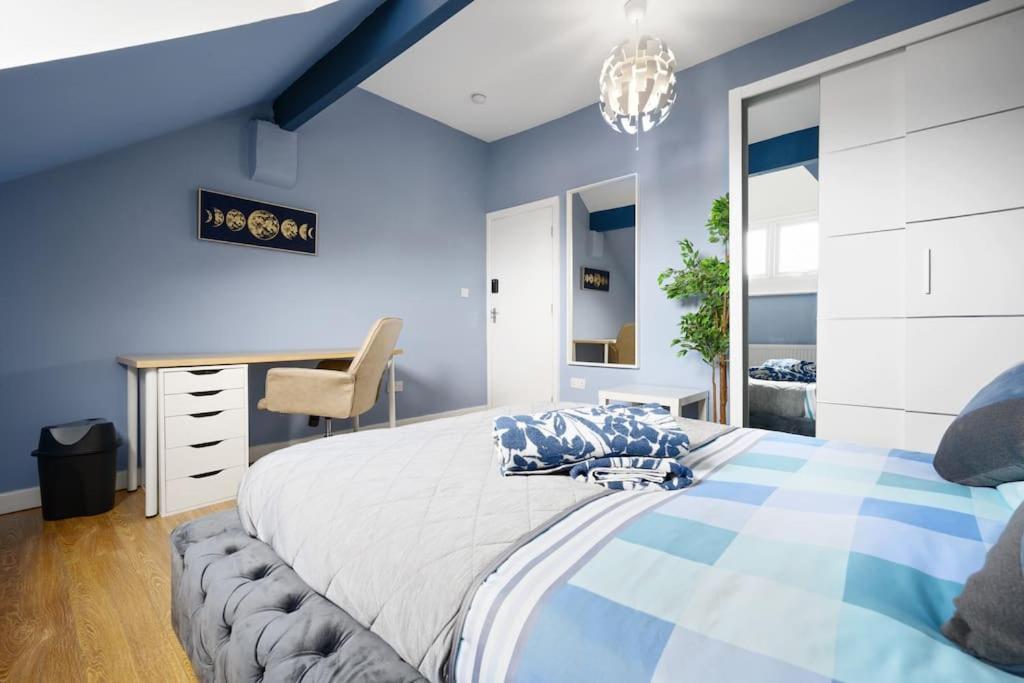 Apartment Mega Flat Near Arndale City Centre