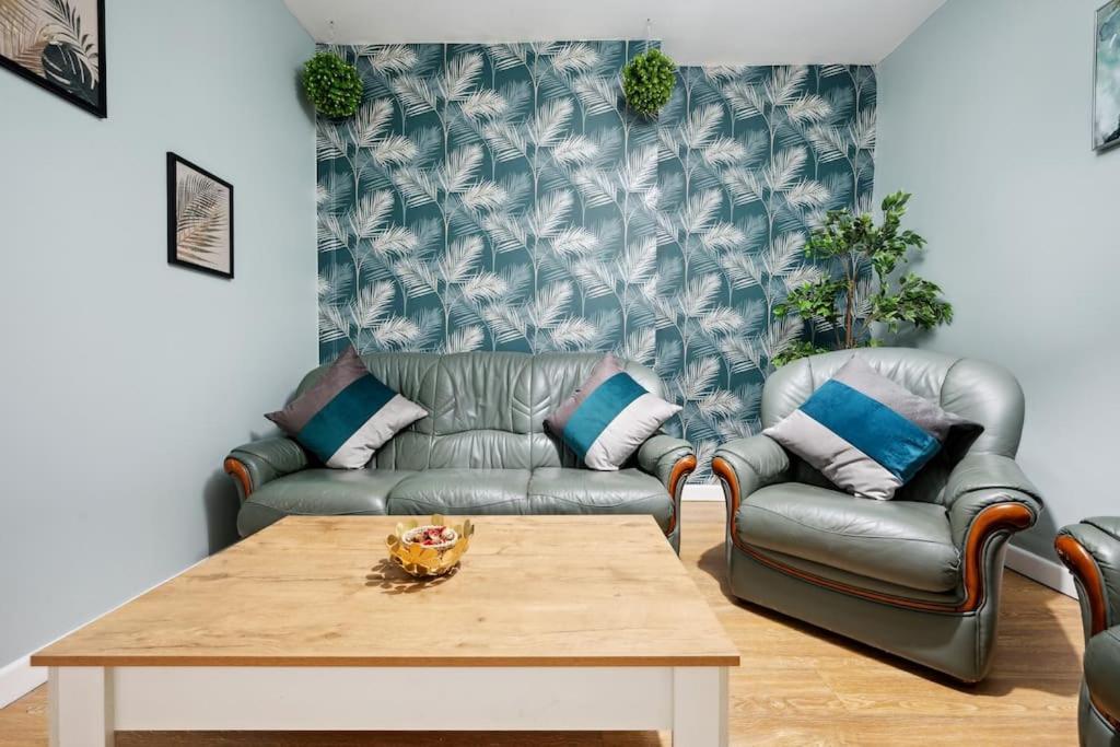 Mega Flat Near Arndale City Centre *