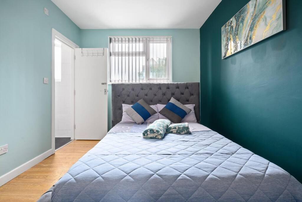 Apartment Mega Flat Near Arndale City Centre