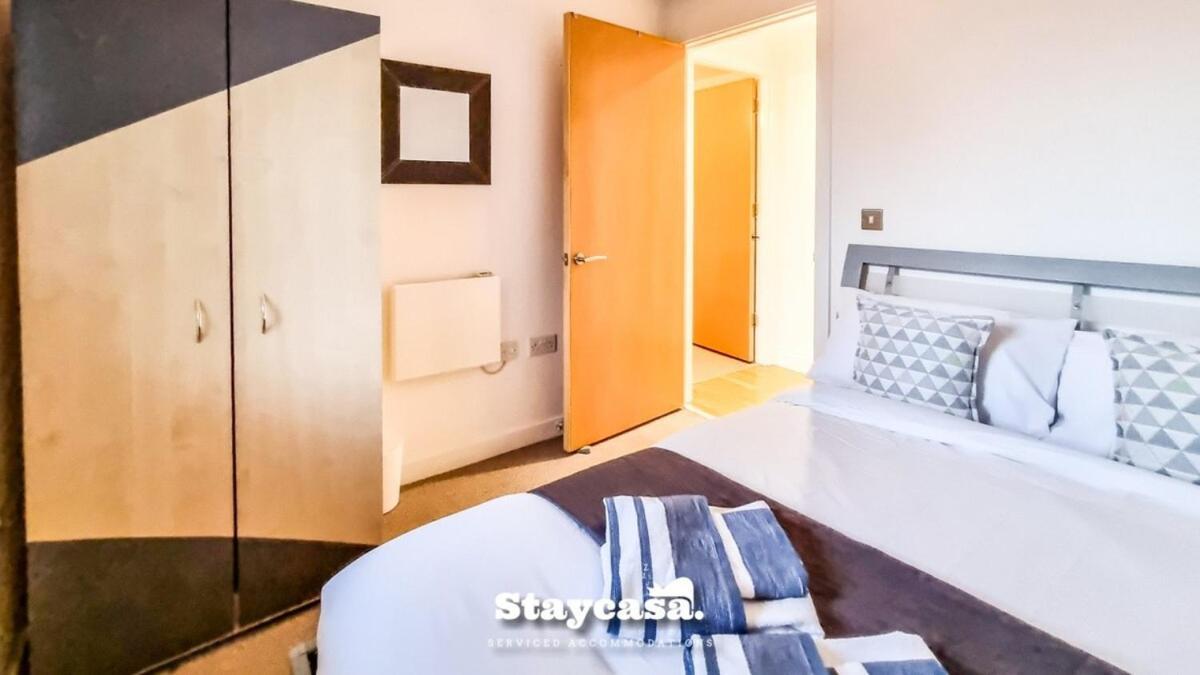 Bright Apt With Balcony & Secure Parking Manchester