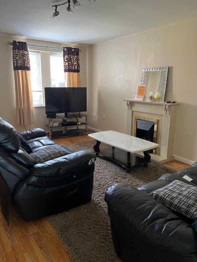 Lovely 3 Bed Short Guest house *