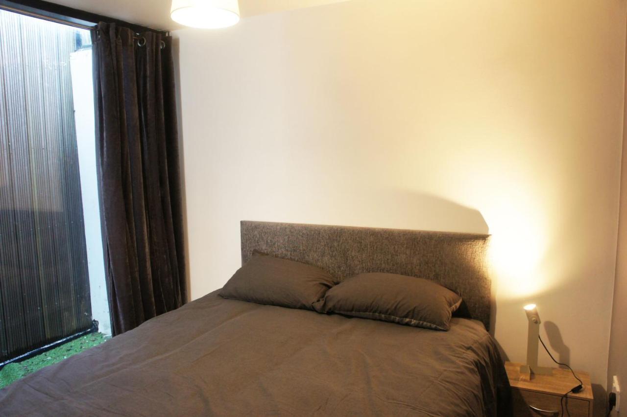 Salford, Apartment *