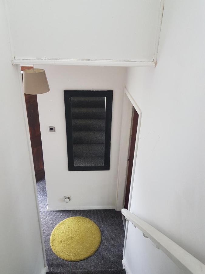 4 Mereside Walk Guest house Manchester