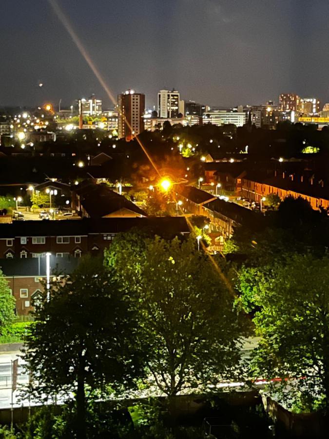 Contemporary 3 Bedrooms Apartment Manchester