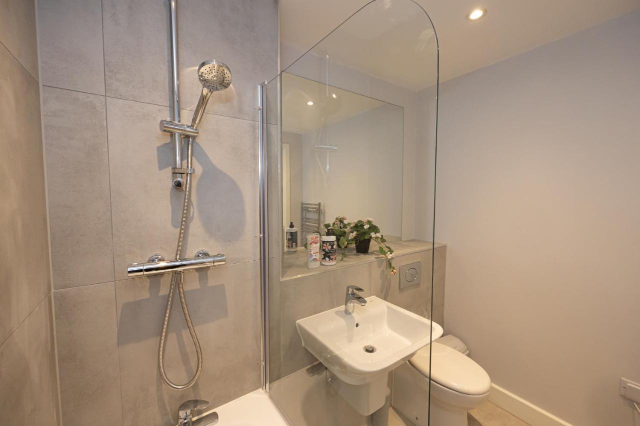 Contemporary 3 Bedrooms *