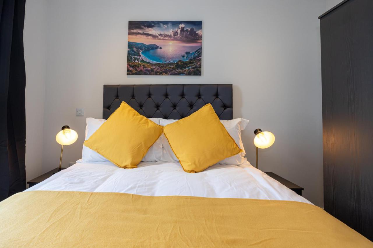 Contemporary 3 Bedrooms Apartment Manchester