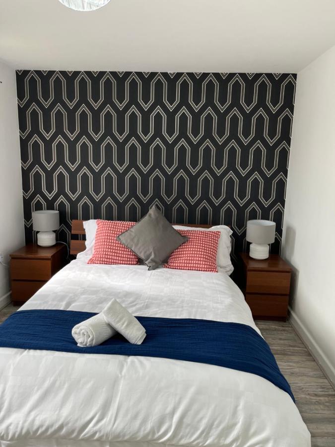 Spacious & Cosy Near Centre - Free Driveway Parking Holiday home *