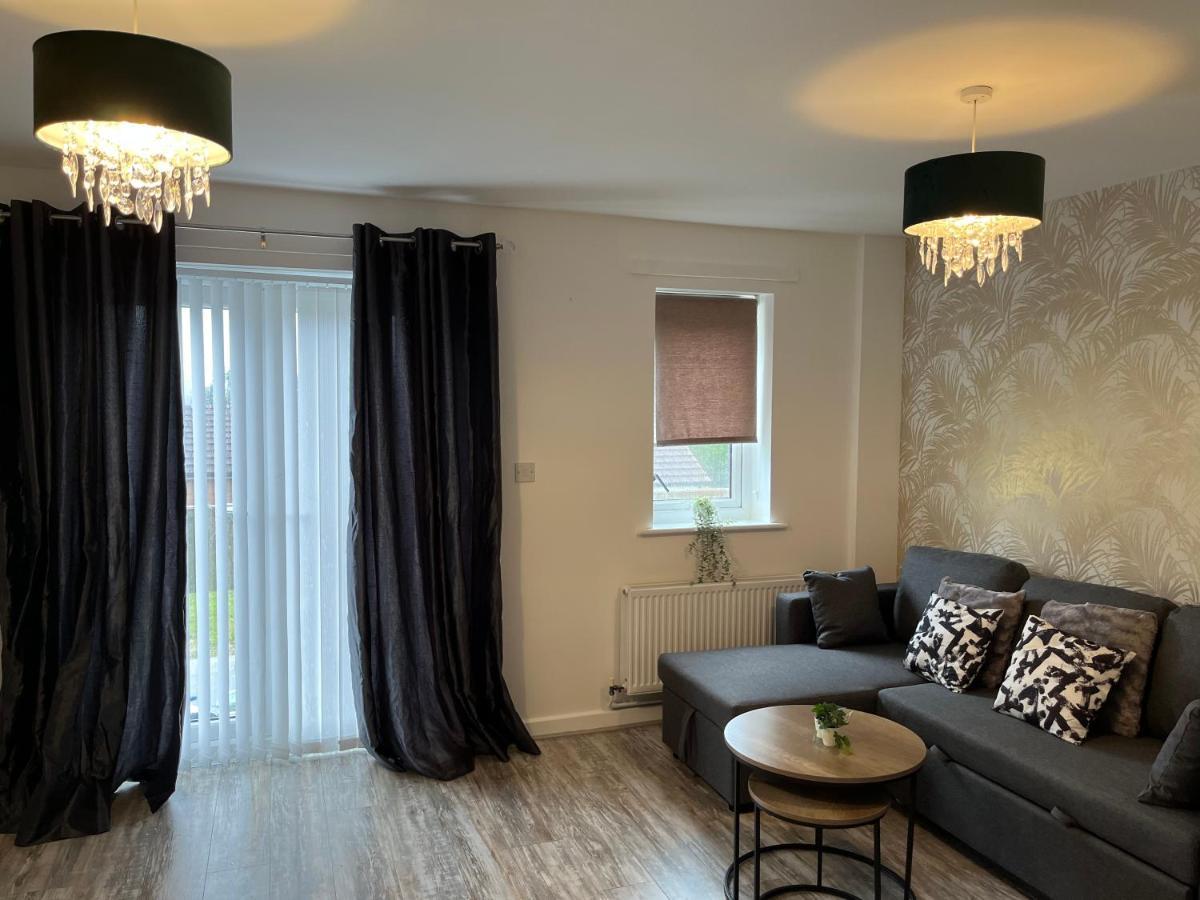 Spacious & Cosy Near Centre - Free Driveway Parking Holiday home