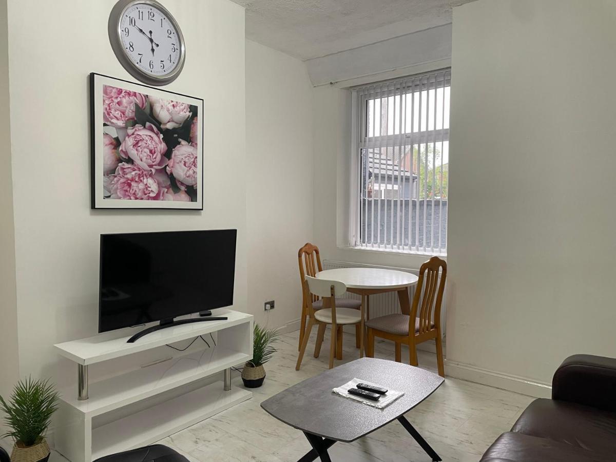 Holiday home Great House 10mins To Centre Manchester