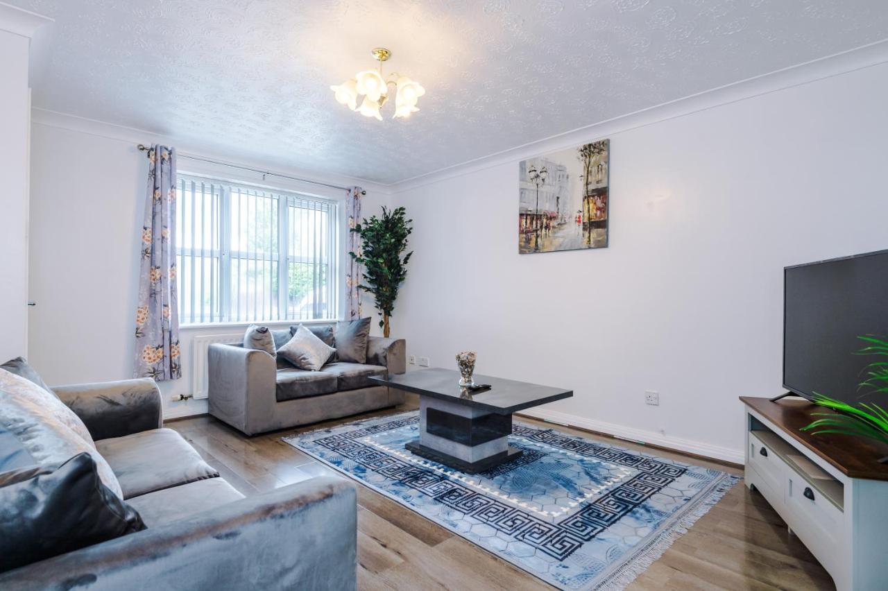 Apartment Cozy Away From In Manchester. Manchester