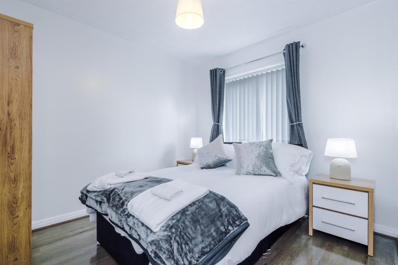 Apartment Cozy Away From In Manchester. Manchester