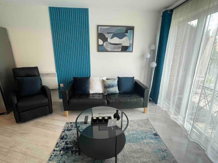 Cityfront Modern Apt near Centre/etihad, Free Parking Apartment