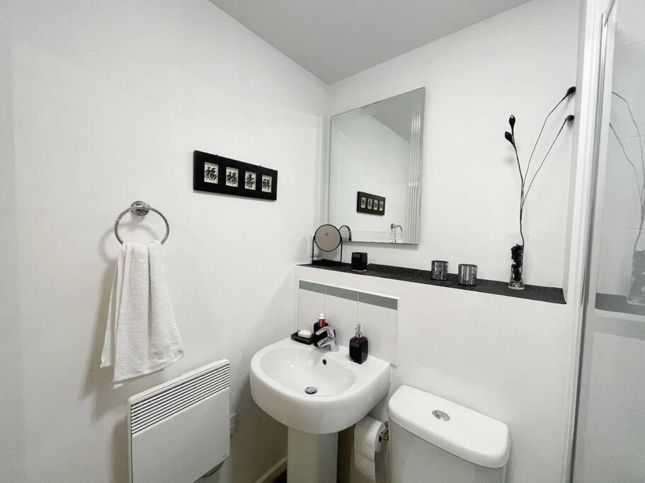 Apartment Cityfront Modern Apt near Centre/etihad, Free Parking *