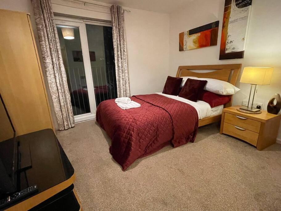 Cityfront Modern Apt near Centre/etihad, Free Parking *