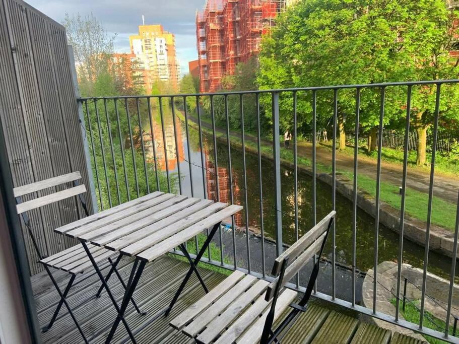 Cityfront Modern Apt near Centre/etihad, Free Parking Apartment *