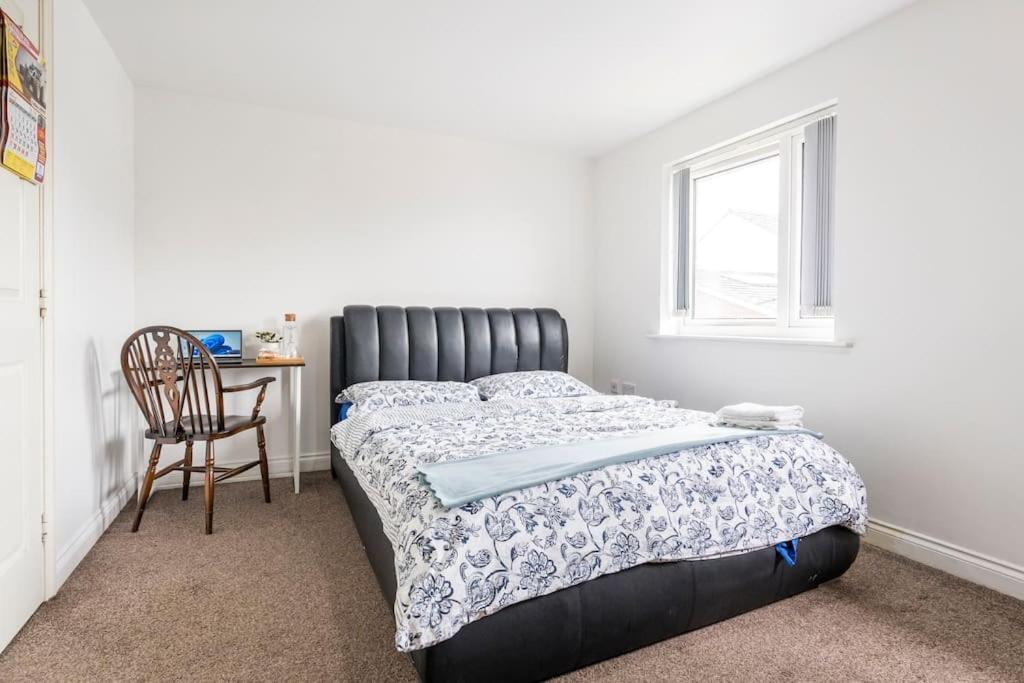 En-suit With Free Dedicated Parking Homestay Manchester