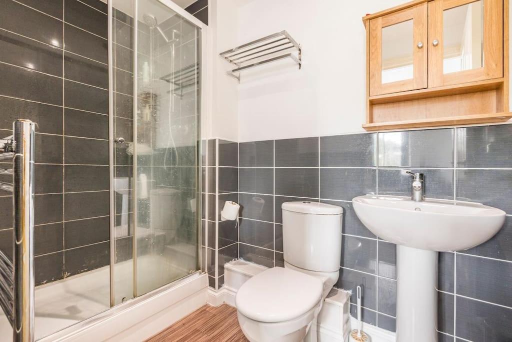 Homestay En-suit With Free Dedicated Parking *