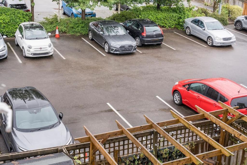 En-suit With Free Dedicated Parking