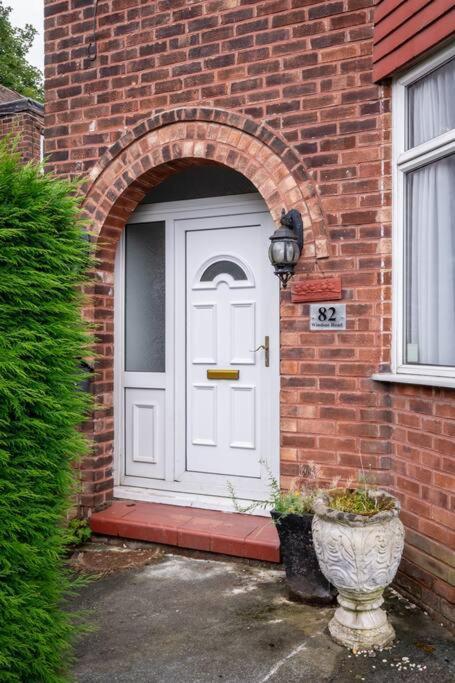 Windsor House 3 Bedrooms Sleeps 8 Holiday home