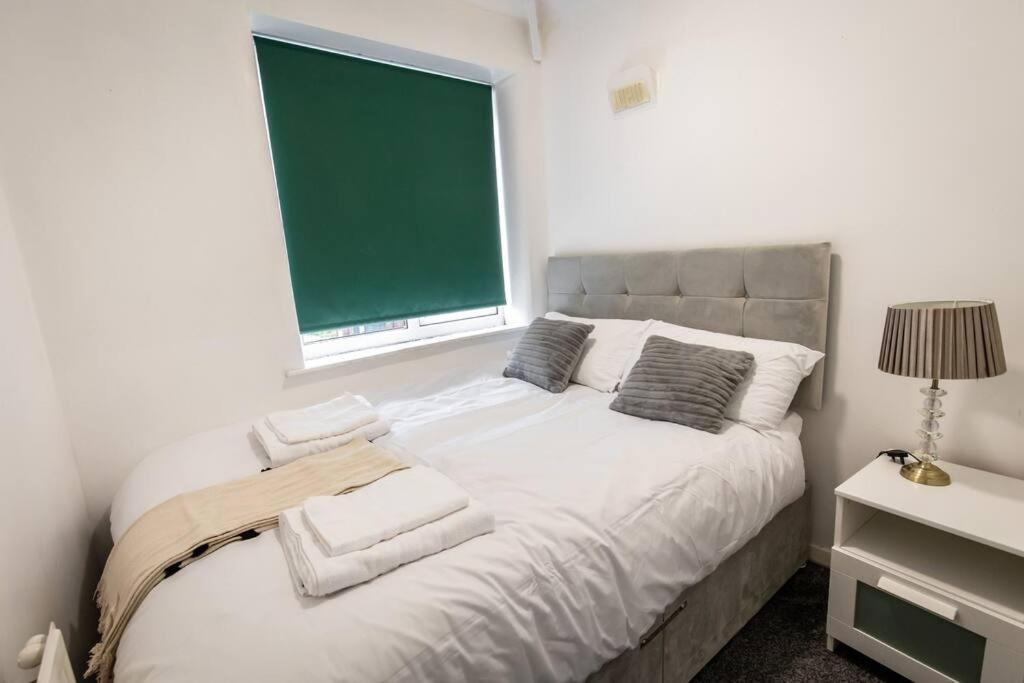 Holiday home Windsor House 3 Bedrooms Sleeps 8 *