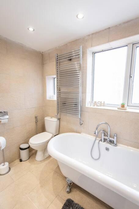 Windsor House 3 Bedrooms Sleeps 8