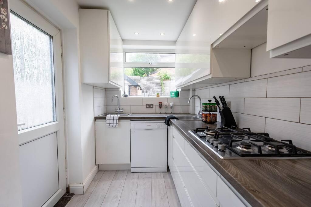 Windsor House 3 Bedrooms Sleeps 8 Holiday home