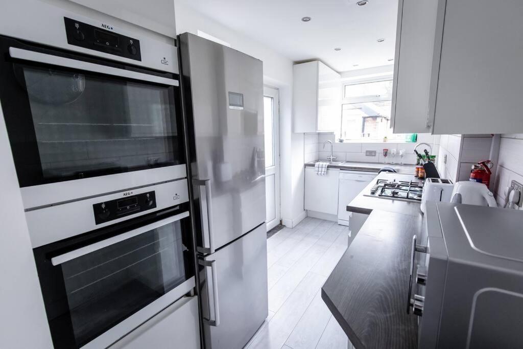 Windsor House 3 Bedrooms Sleeps 8