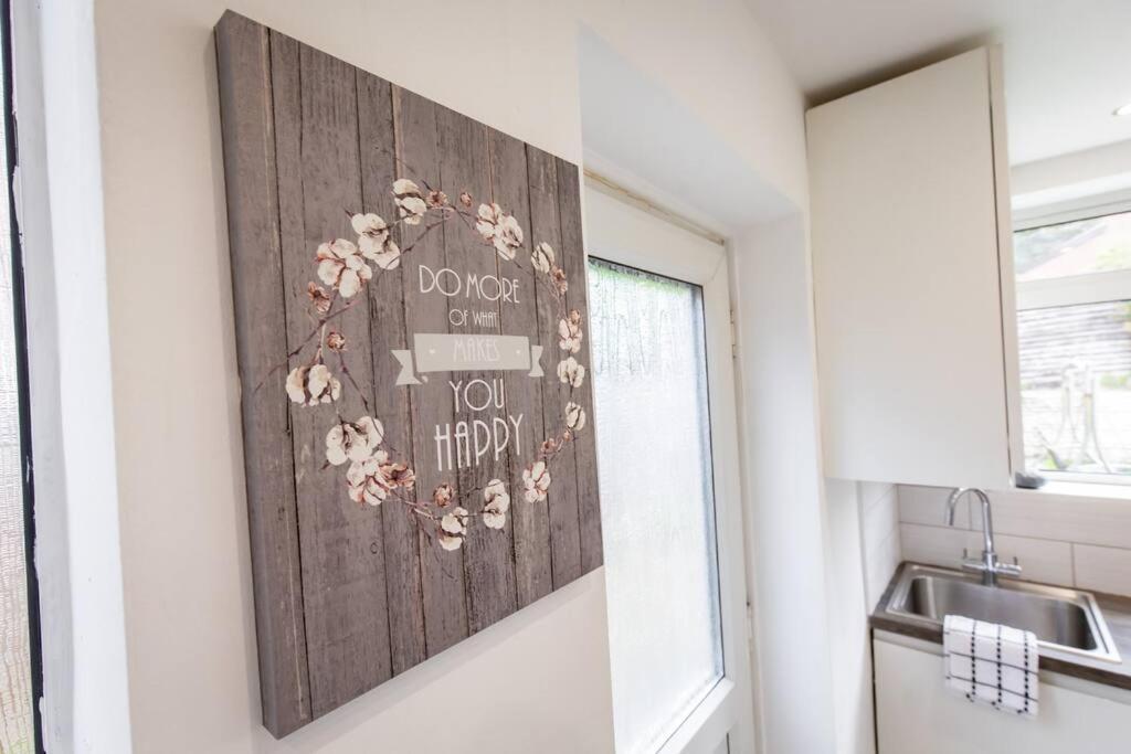 Windsor House 3 Bedrooms Sleeps 8 *