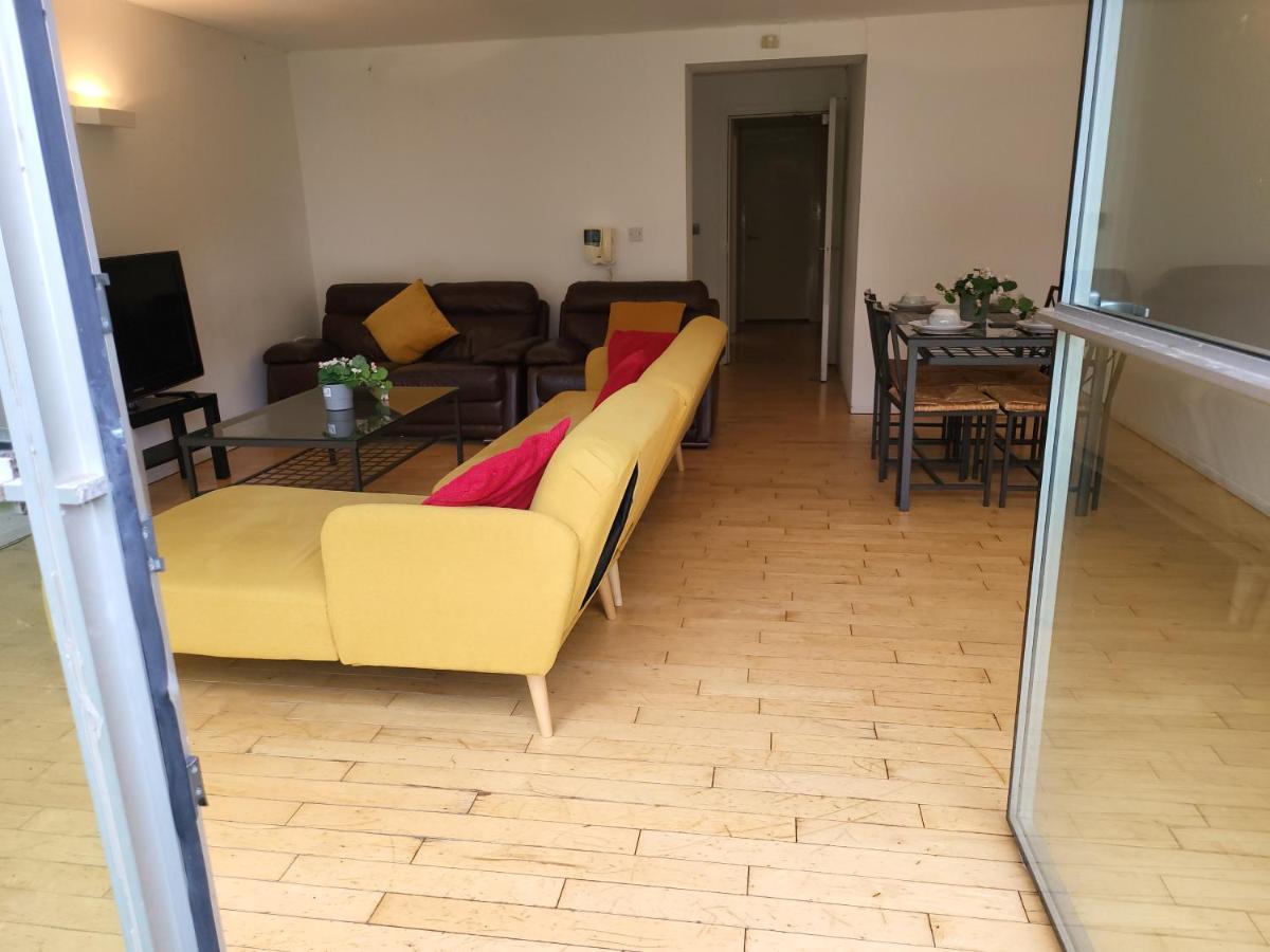 Luxury 2 Bed Apt On River, Wifi, Parking, Garden * Manchester