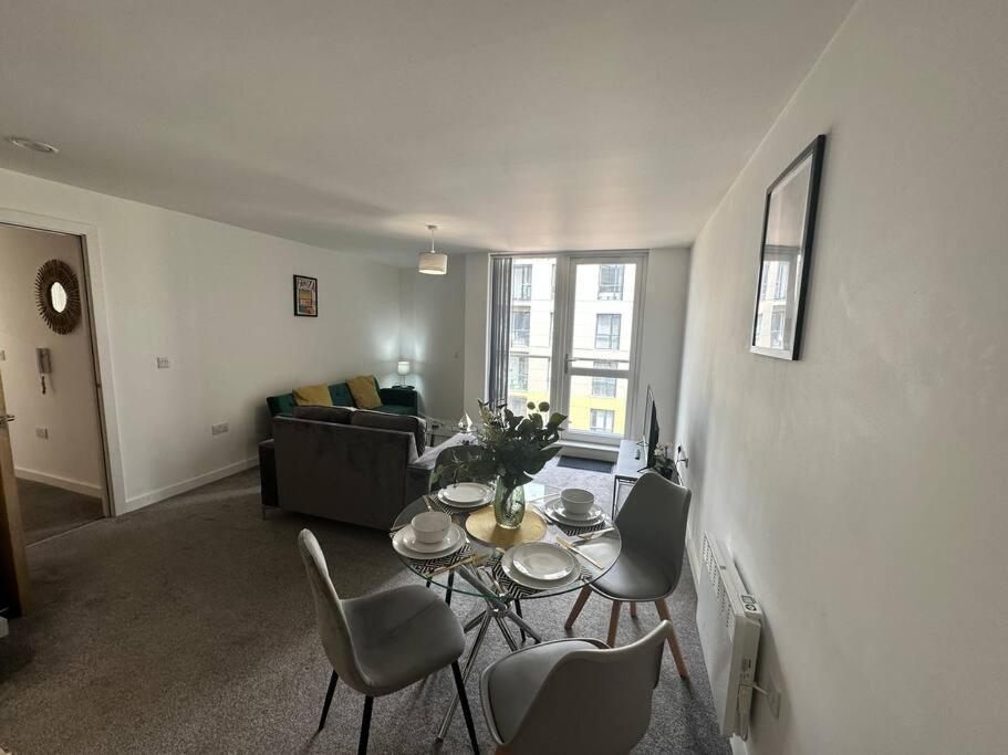 Apartment Beautiful 2 Bedroom Manchester