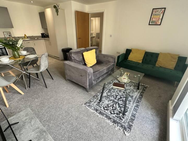 Apartment Beautiful 2 Bedroom *