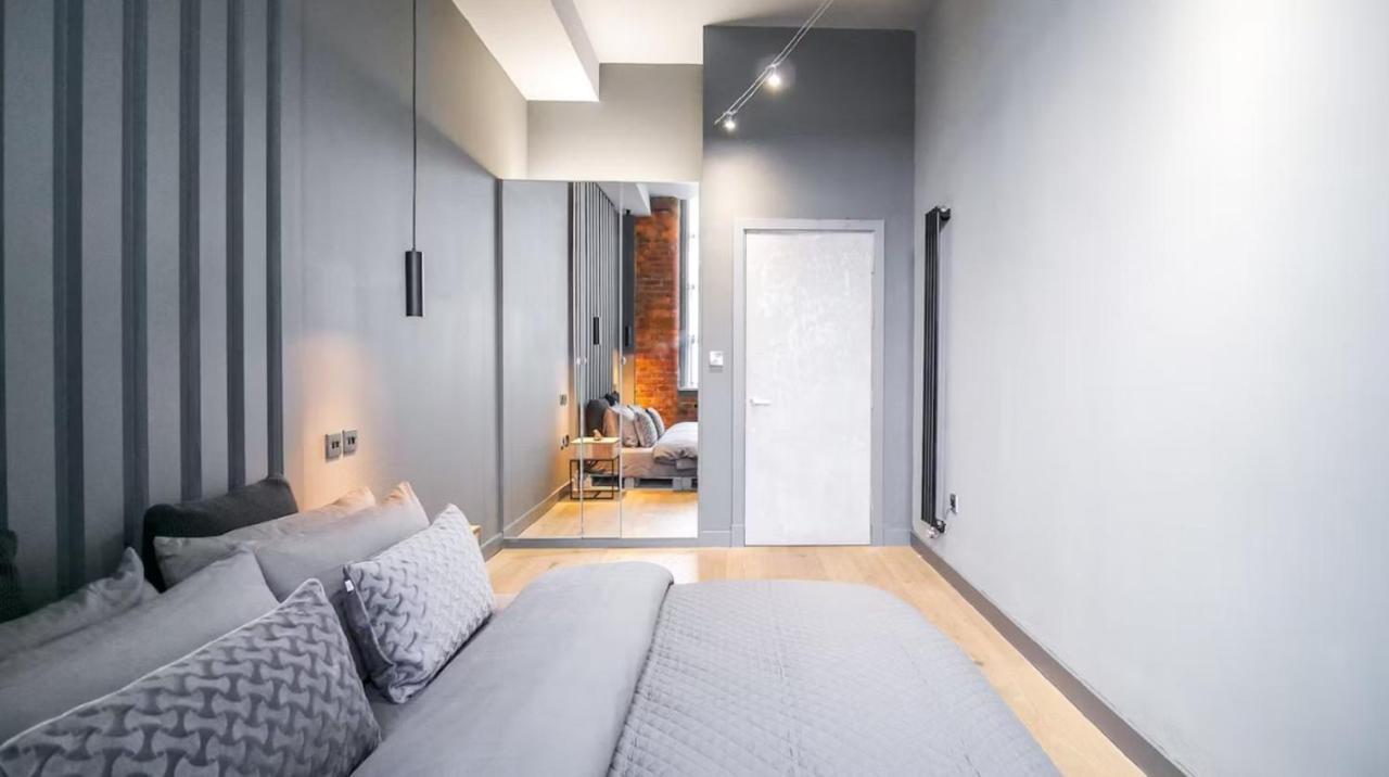 Immaculate 1-bed In Apartment *