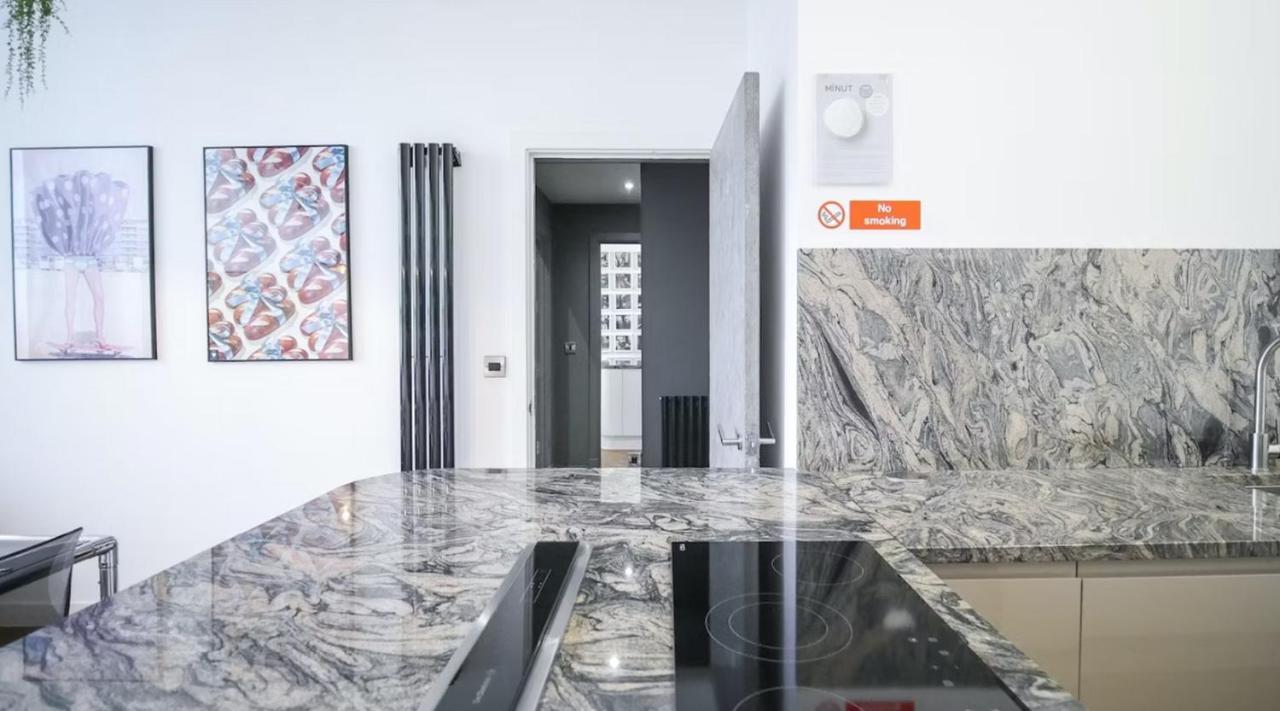 Immaculate 1-bed In Apartment *