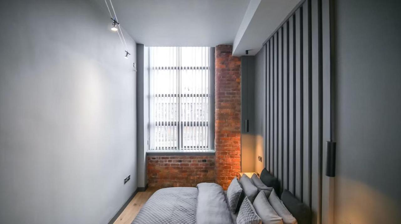 Immaculate 1-bed In Apartment *
