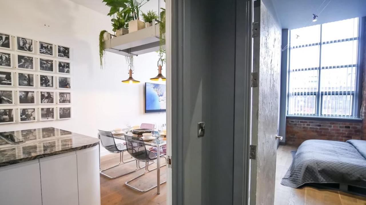 Immaculate 1-bed In Apartment *